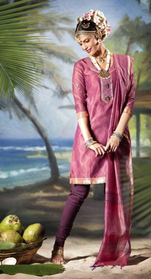 Лилово-фиолетовый шёлковый наряд для индийского танца — лиловая туника с рукавами три четверти и фиолетовые брюки