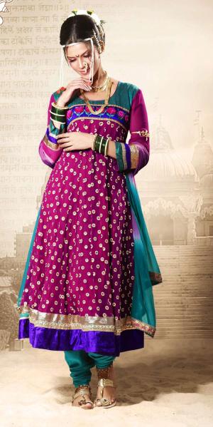 Фиолетовый шёлковый наряд для индийского танца — платье с рукавами три четверти и малахитовые брюки
