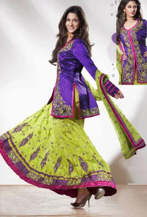 Фиолетово-салатовый шёлковый наряд для индийского танца — фиолетовая блузка с длинными рукавами и салатовая юбка